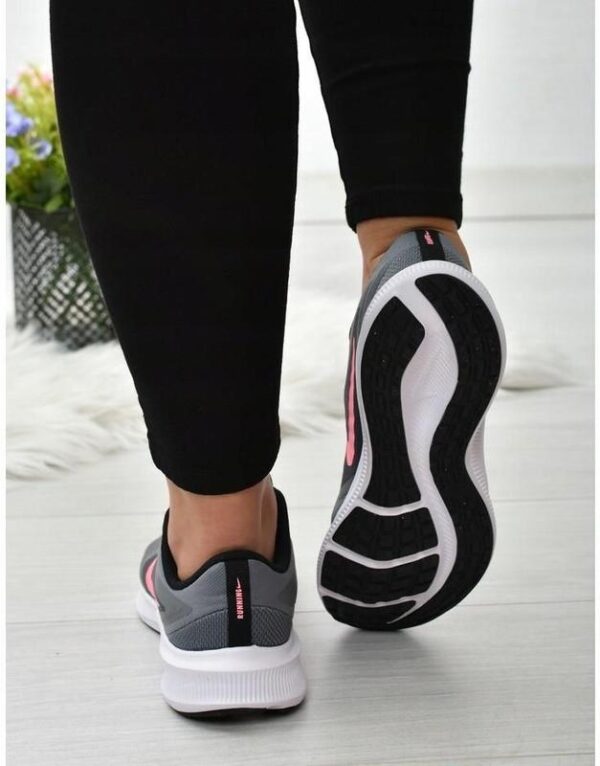 Кроссовки NIKE
