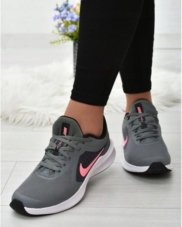 Кроссовки NIKE