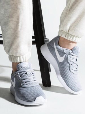 Кроссовки NIKE