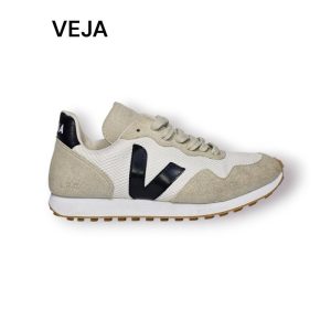 Кроссовки VEJA